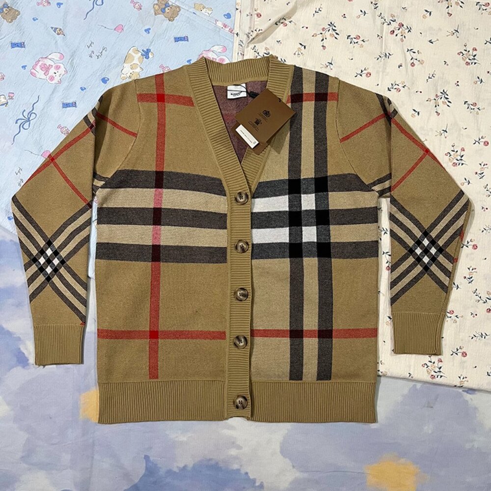 Burberry Vintage Check Series Knitted Cardigan